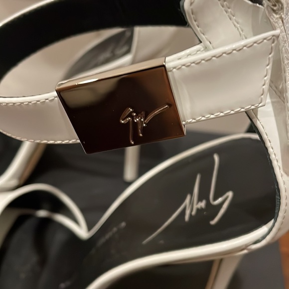 Giuseppe zanotti designer shoes. Super beautiful shoe in perfect condition. - Picture 4 of 8